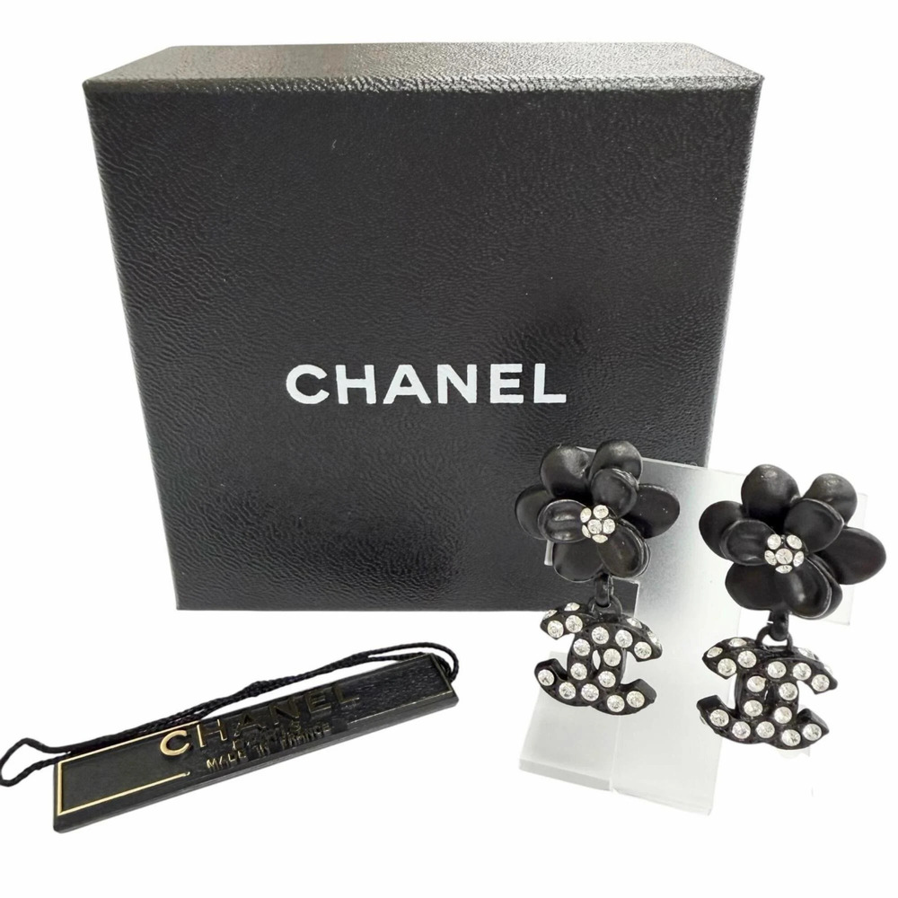 CHANEL Vintage Black Logo Earrings - Picture 2 of 7